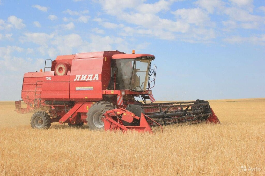 Зерноуборочный комбайн Лида-1300