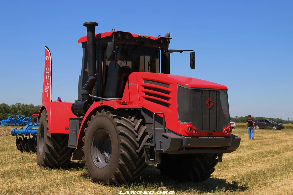 Кировец К744 – самый большой отечественный колесный трактор Кировец К744 – самый большой отечественный колесный трактор